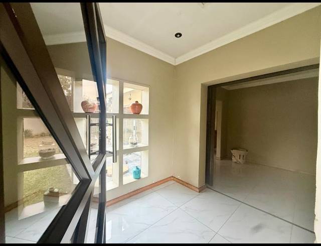 5 BEDROOM HOUSE FOR SALE IN FLORA GARDENS
